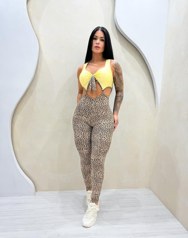 Modelo bicolor animal print